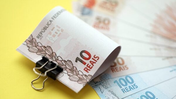 Close Up Of Brazilian Reais Money Bills In Big Amount On Yellow. Pile Of Brazil Real Currency - Abrir Empresa Simples