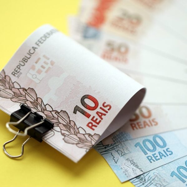 Close Up Of Brazilian Reais Money Bills In Big Amount On Yellow. Pile Of Brazil Real Currency - Abrir Empresa Simples