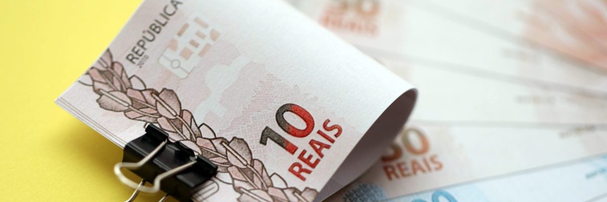 Close Up Of Brazilian Reais Money Bills In Big Amount On Yellow. Pile Of Brazil Real Currency - Abrir Empresa Simples